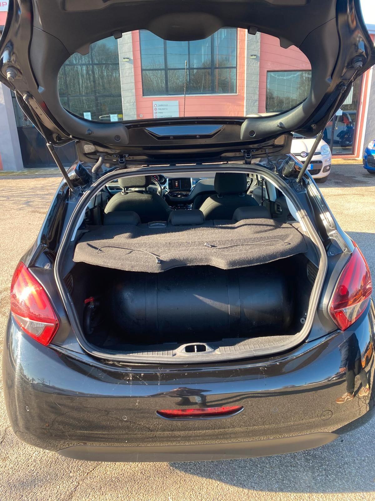 Peugeot 208 PureTech 82 5 porte Allure