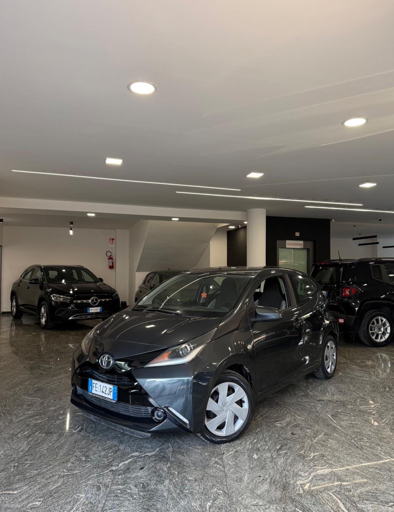 Toyota Aygo 1.0 VVT-i 69 CV 5 porte x-cool