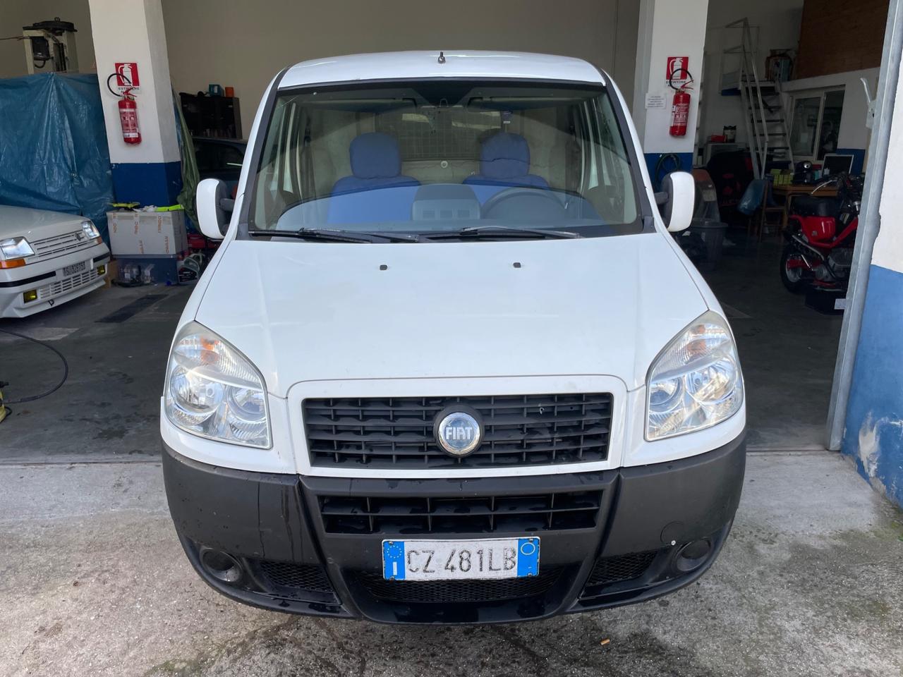 Fiat Doblo 1.9 JTD 105 cv con gancio traino