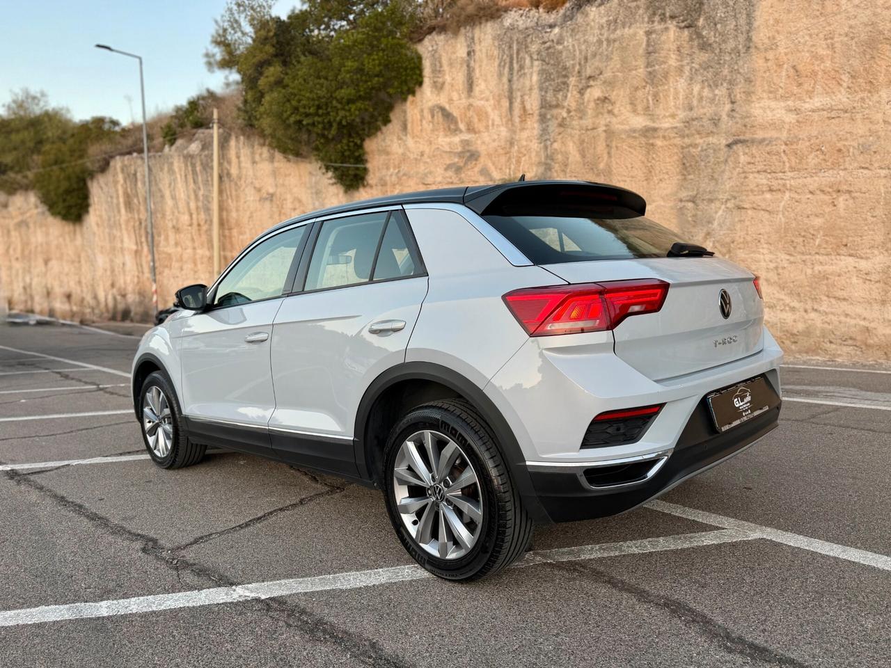 Volkswagen T-Roc/1.0 TSI 110 CV/CAR PLAY/CERCHI 17"/NEOPATENTATI