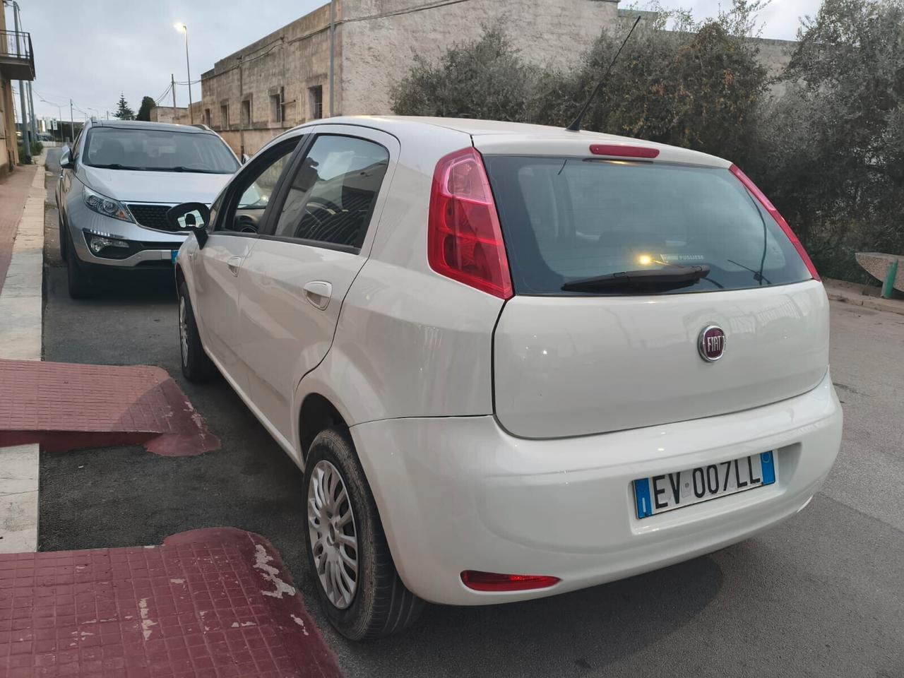 Fiat Punto 1.4 CC 77 CV Natural Power Street 2014