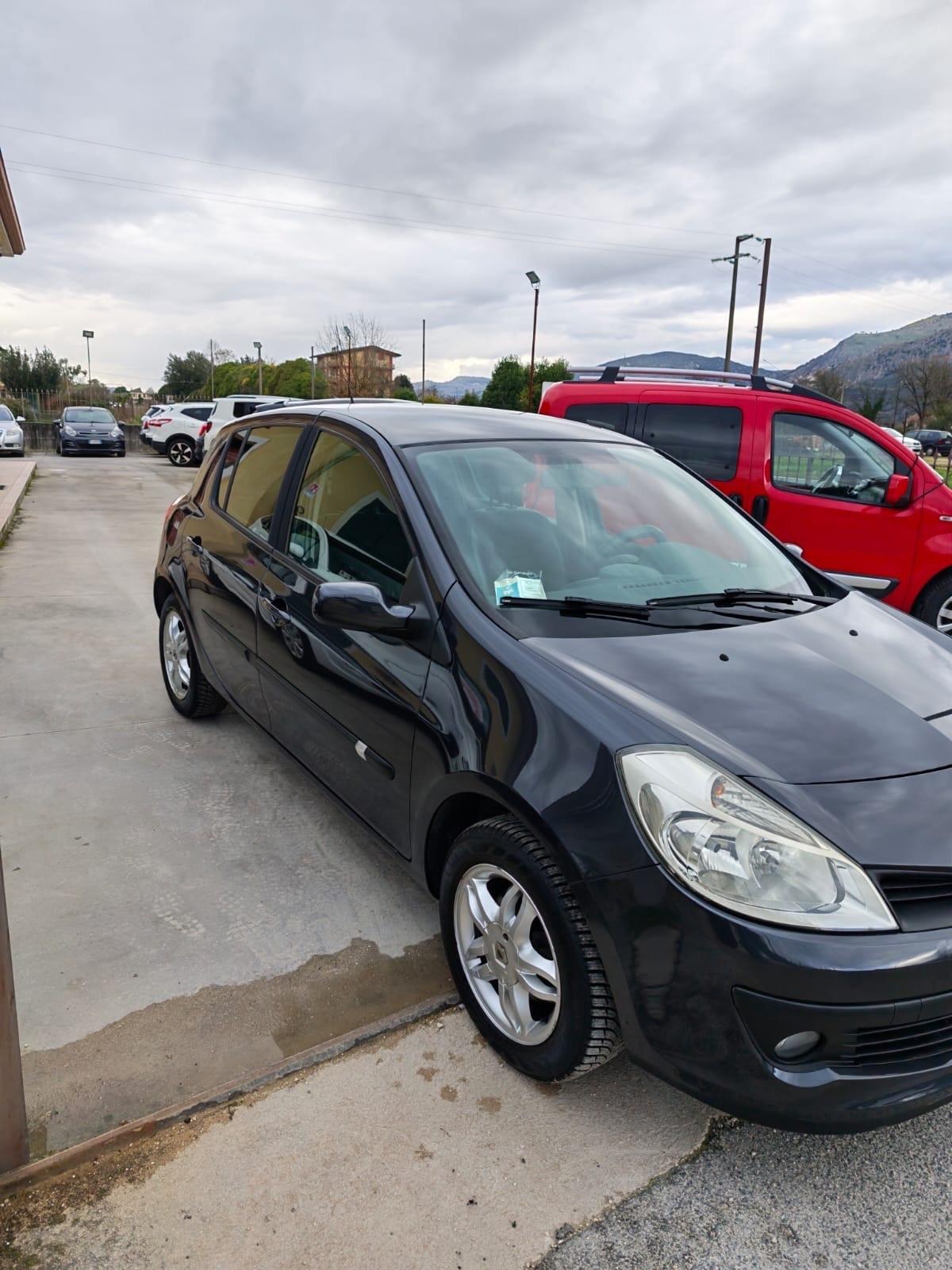Renault Clio 1.2 16V 5 porte Yahoo! Garanzia 12 mesi