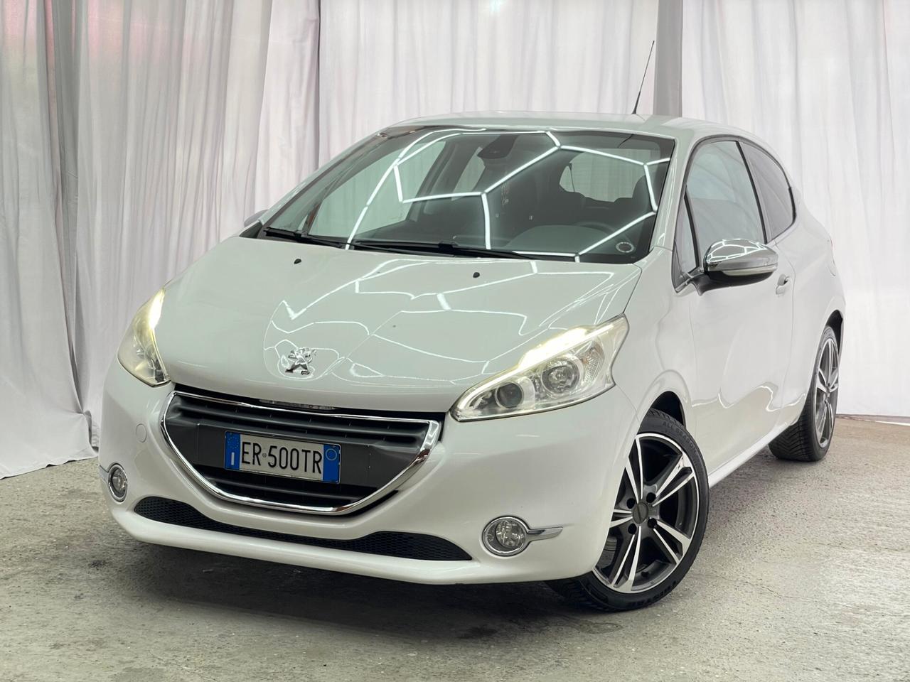 Peugeot 208 1.6 e-HDi 92 CV Stop&Start 3 porte Allure FINANZIABILE SENZA BUSTA PRONTA CONSEGNA