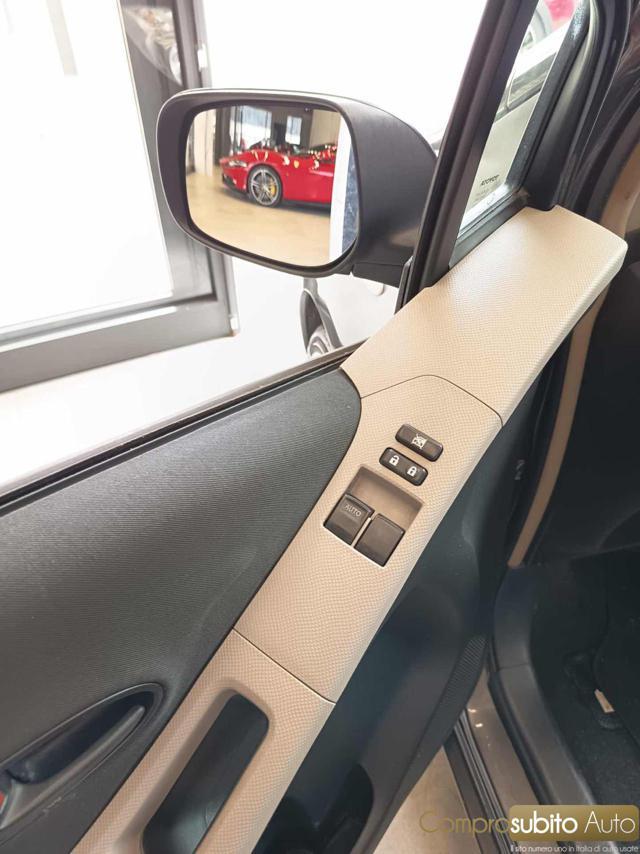 TOYOTA Yaris 1.0 5 porte Sol