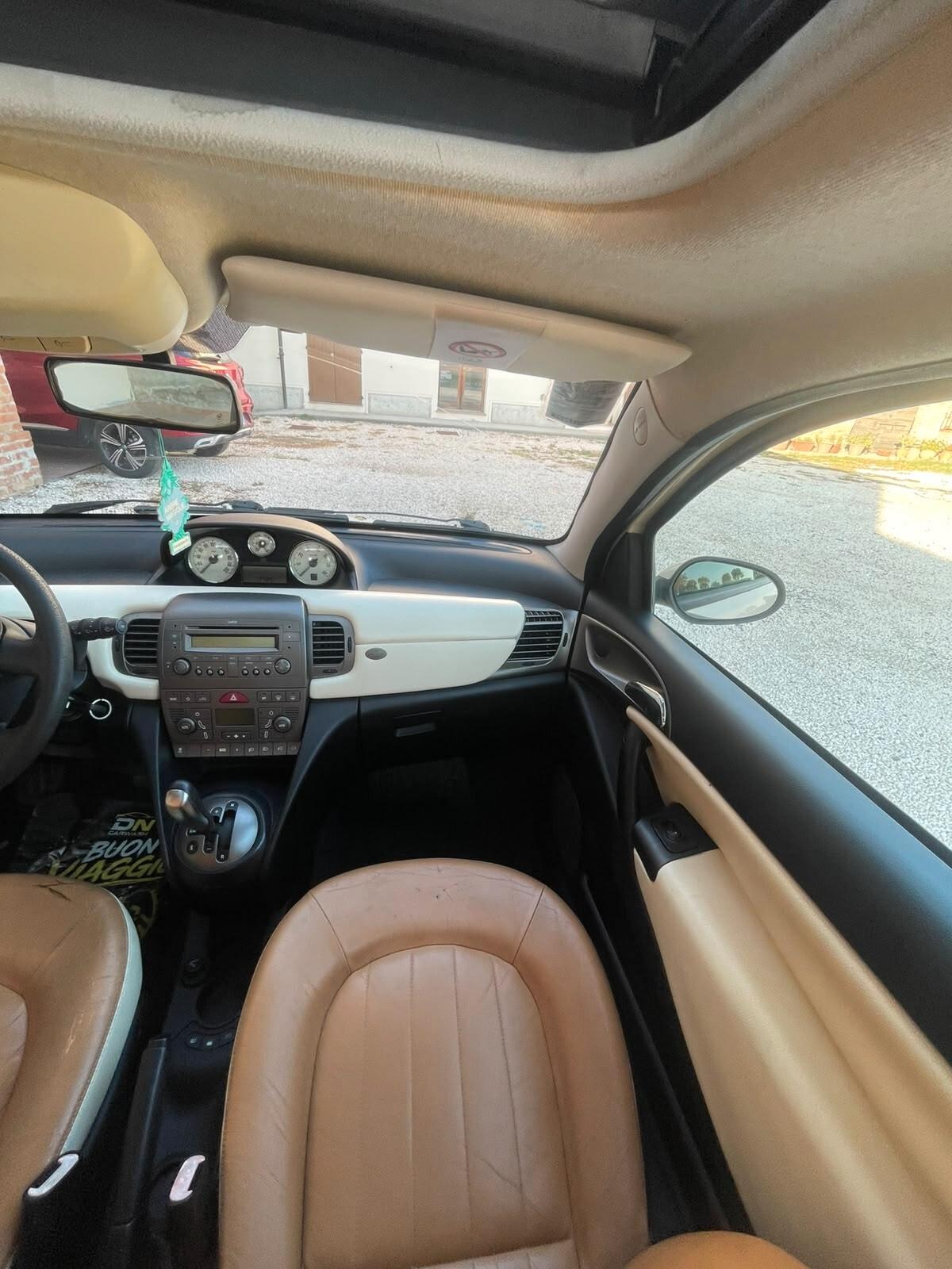 Lancia Ypsilon 1.4 16V Platino
