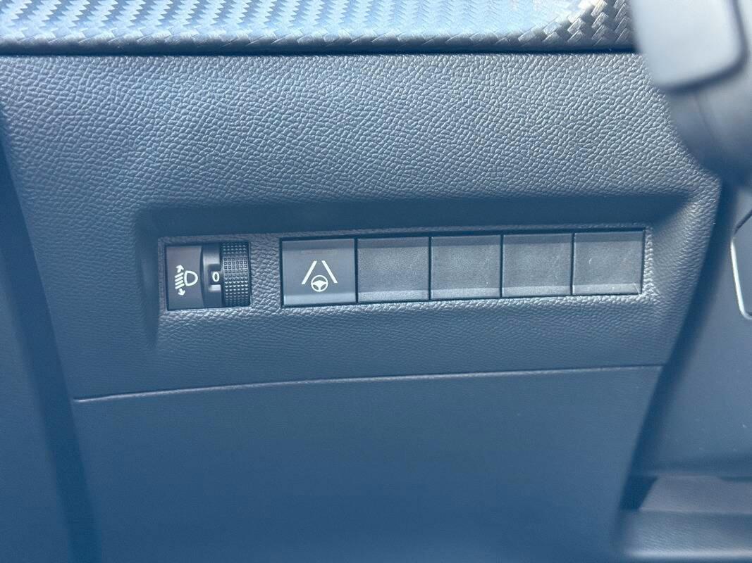 Peugeot 2008 1.2 hybrid Allure 136cv e-dcs6 TELECAMERA A 360°