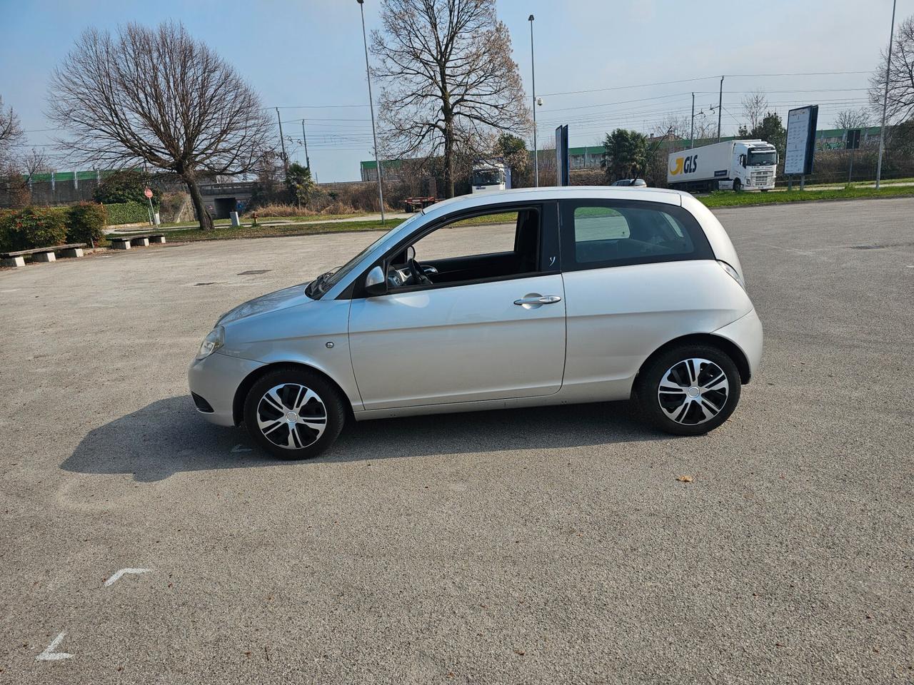 Lancia Ypsilon 1.2 69 CV Argento