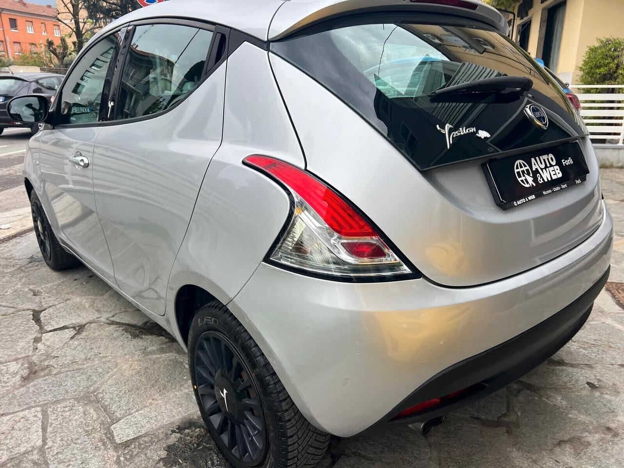 LANCIA YPSILON 1.2 69cv 5p SILVER UNICO PROP.
