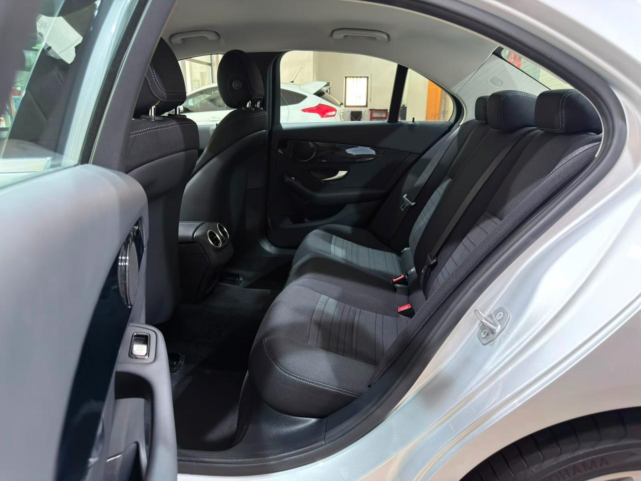 MERCEDES C 220 2.2d 170cv AUTO 75.000km BERLINA