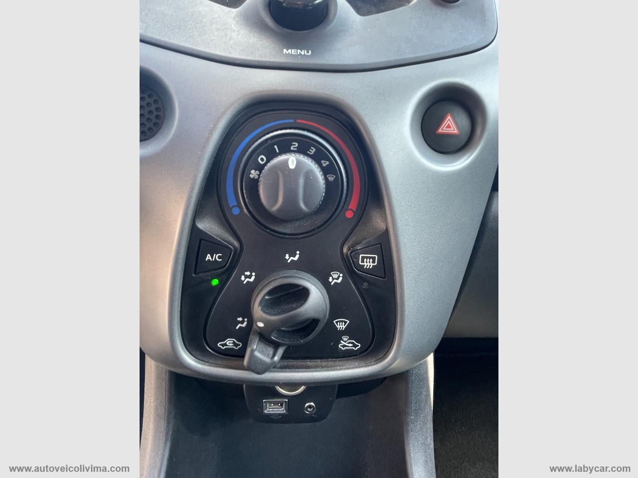 TOYOTA Aygo Connect 1.0 VVT-i 72 CV 5p. x-wave