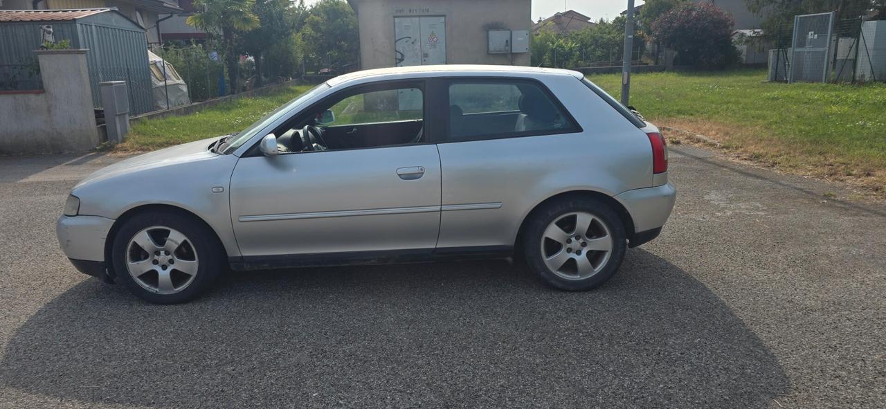 Audi A3 1.6 cat 3p. Attraction