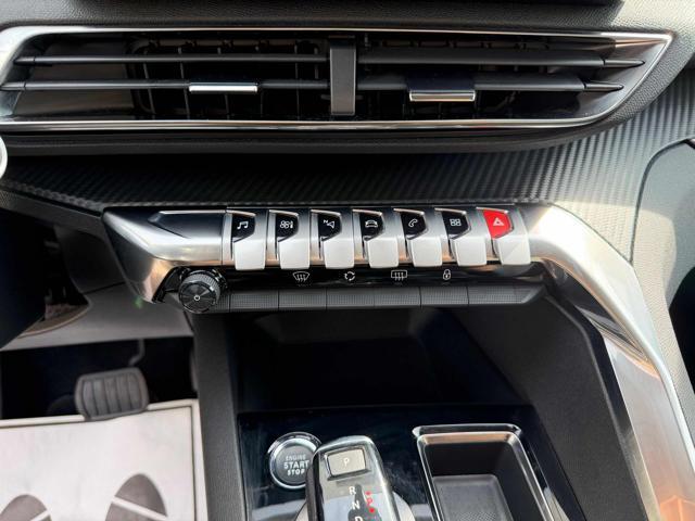 PEUGEOT 3008 1.2 PureTech Turbo 130 S&S EAT8 Allure