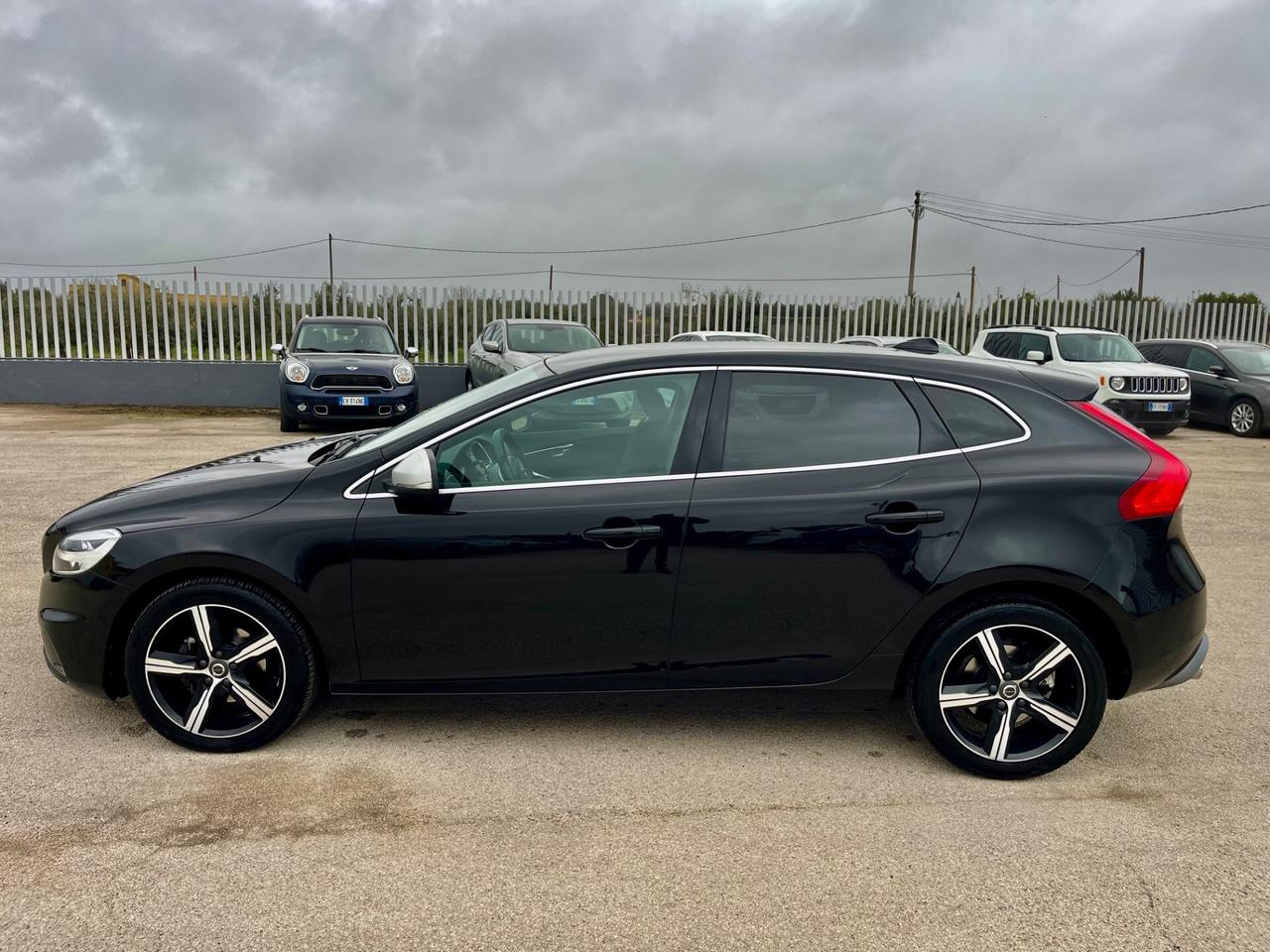VOLVO V40 2.0 D2 120CV R-DESIGN FULL LED MY17