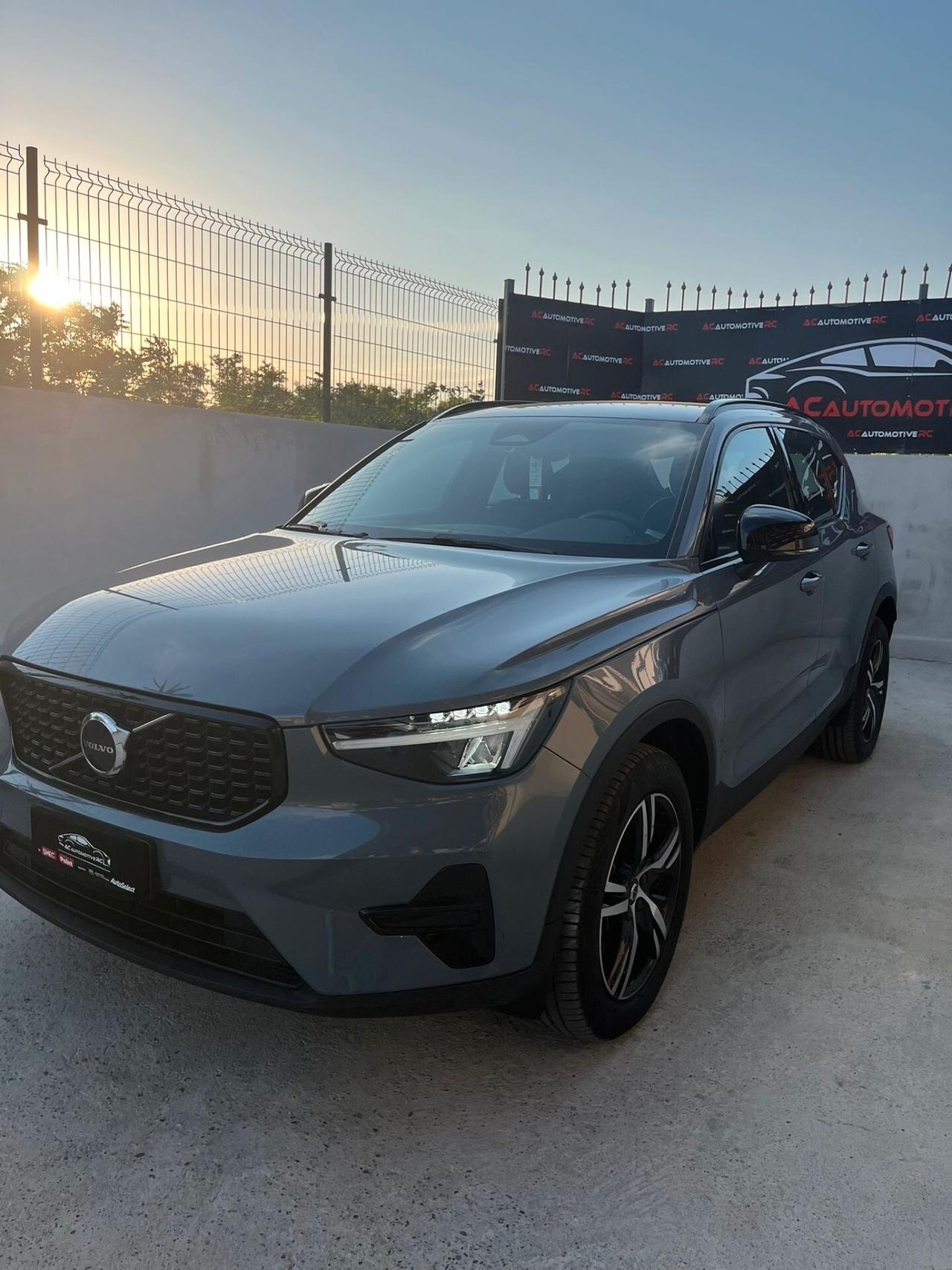 Volvo XC40 B3 automatico Plus Dark
