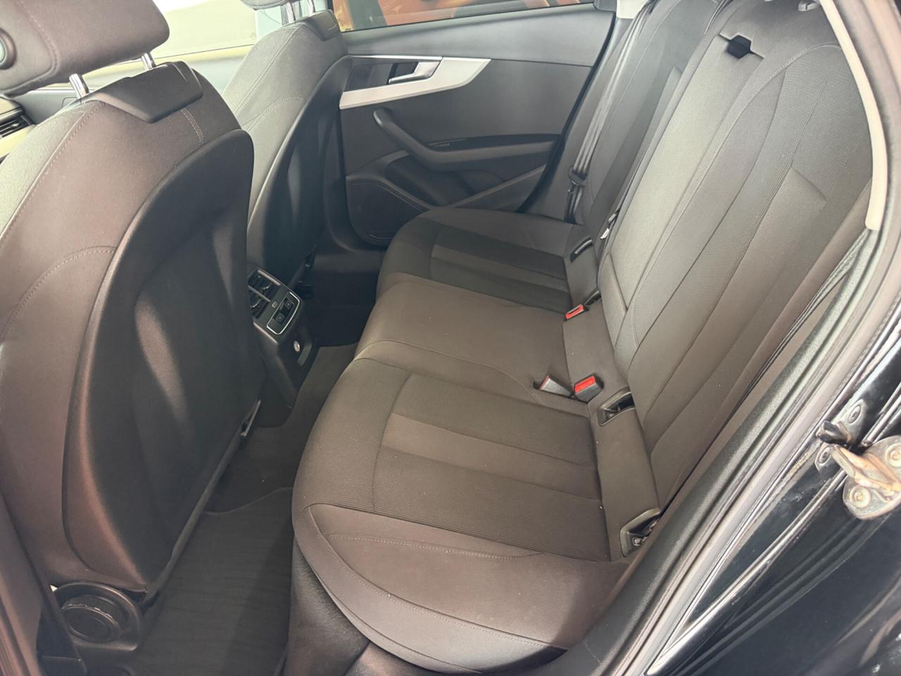 Audi A4 Avant 30 TDI/136 CV S tronic S line edition