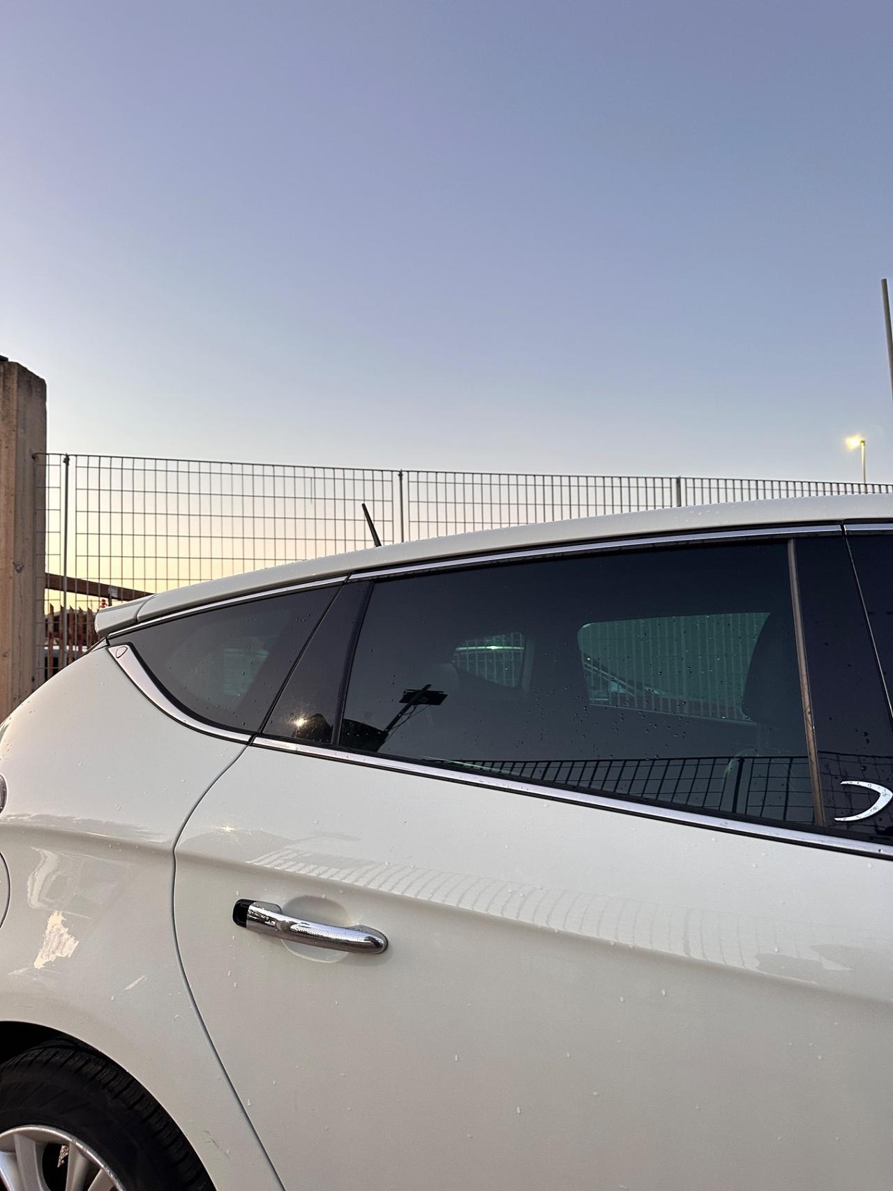 Lancia Delta 1.6 MJT 120 CV-2011