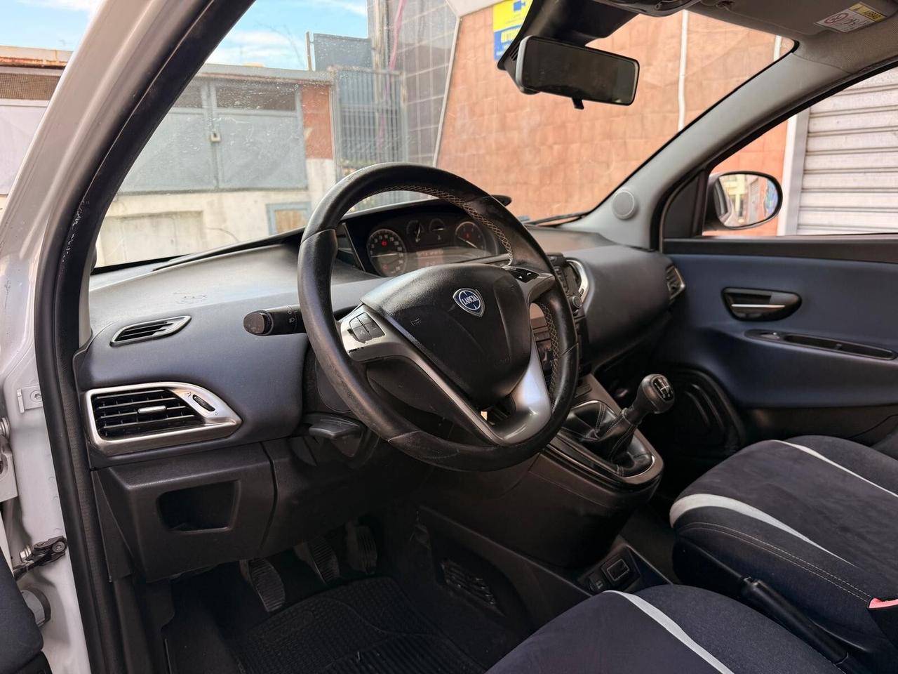 Lancia Ypsilon 1.3 MJT 16V 95 CV 5 porte CON 160MILA KM IN PERFETTE CONDIZIONI