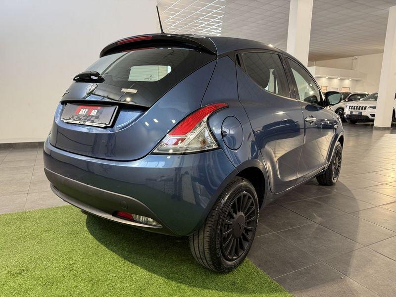 Lancia Ypsilon Ypsilon 1.0 FireFly 5 porte S&S Hybrid Silver