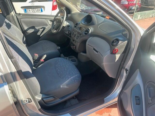 Toyota Yaris 1.3i 16V cat 5 porte