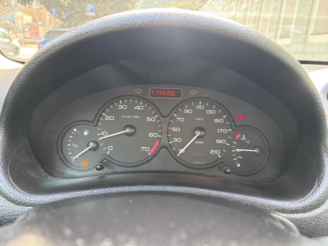 Peugeot 206 1.1 3p. XR