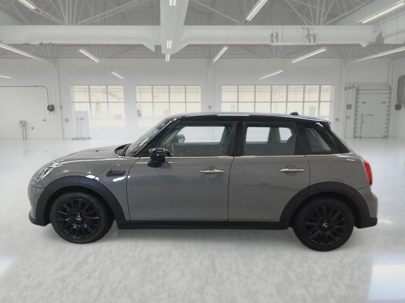 MINI COOPER ESSENTIAL AUTO 5 PORTE BERLINA