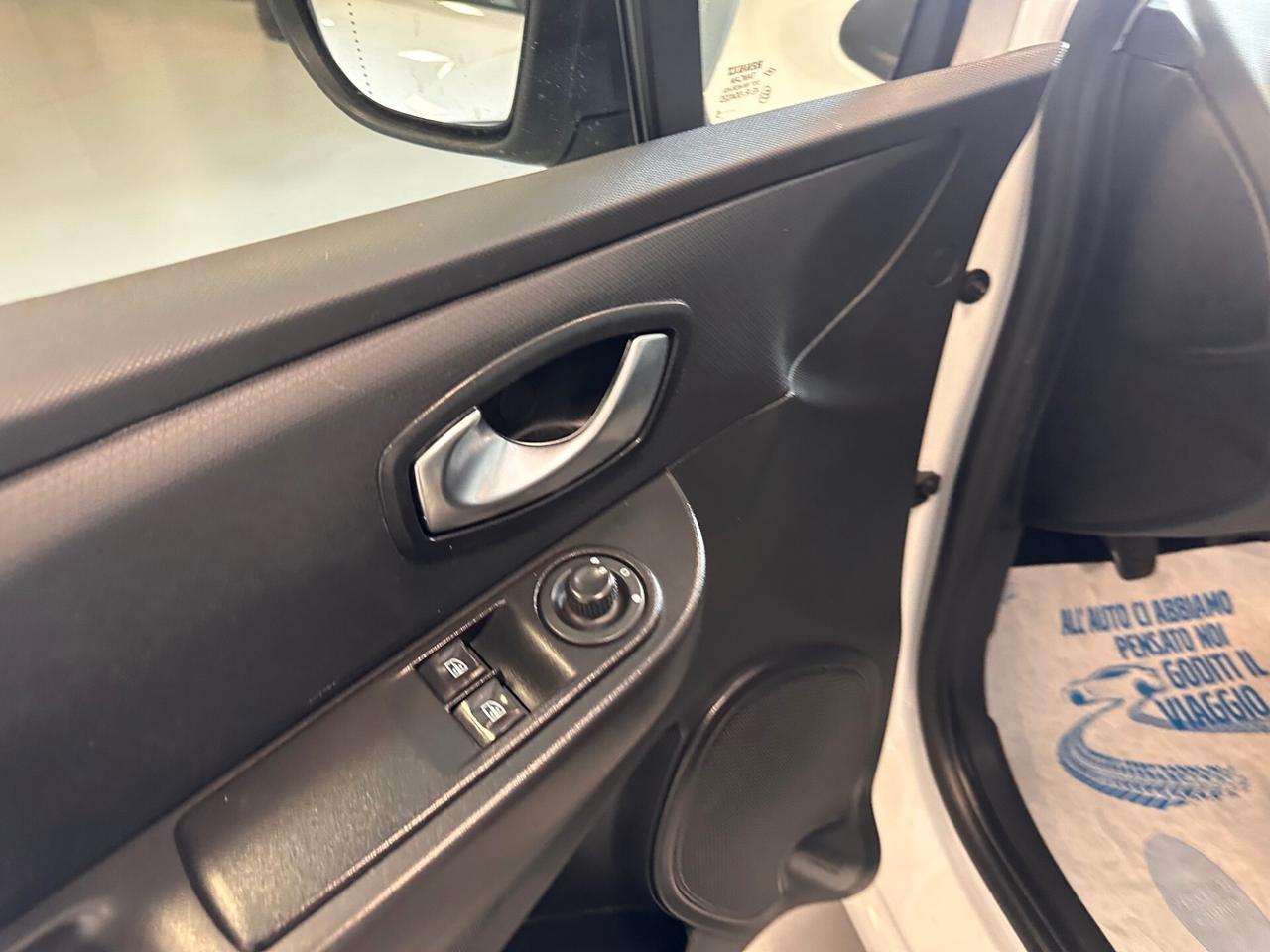 RENAULT CLIO 1.5 DCI AUTOCARRO 4 POSTI