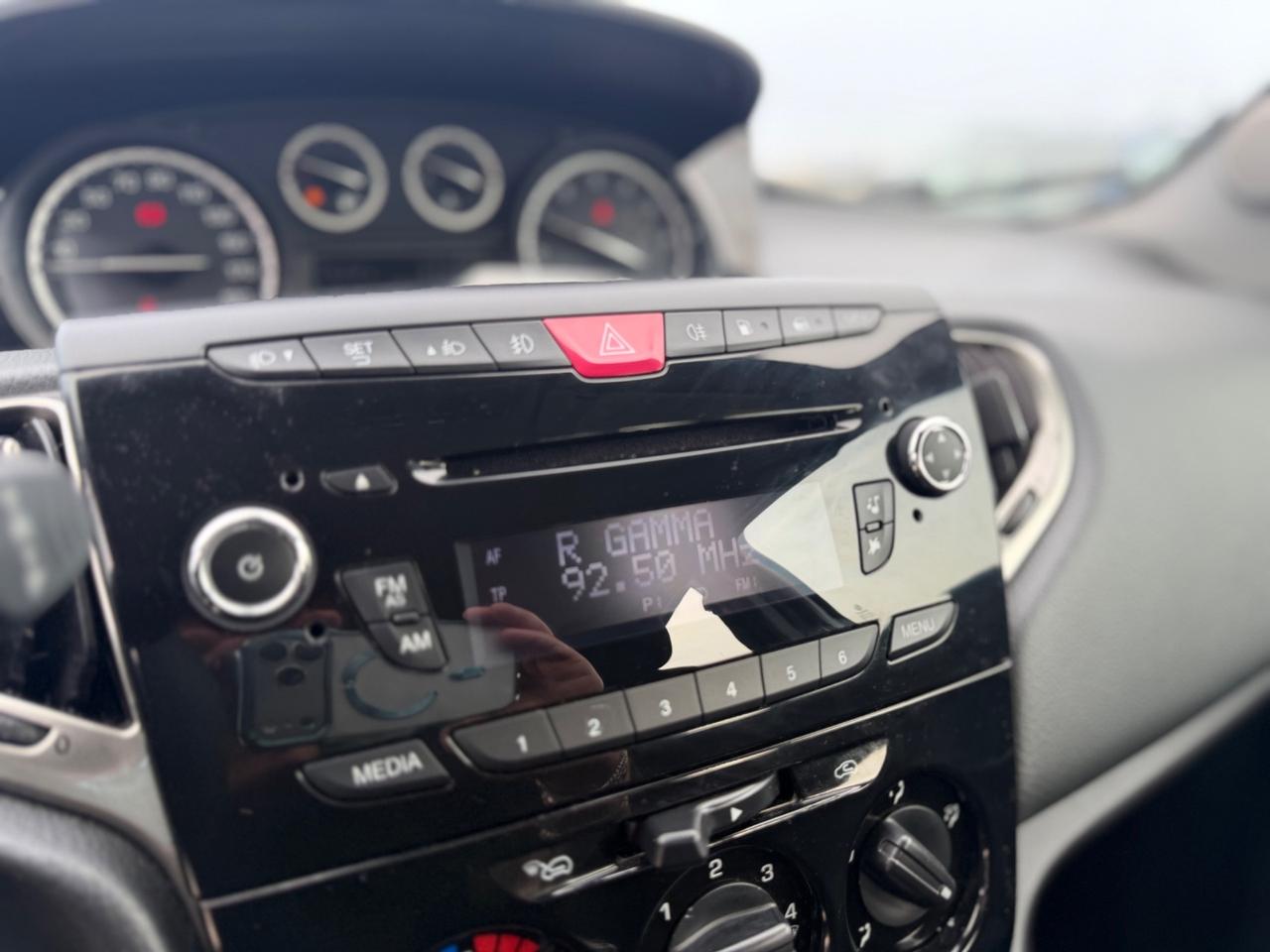 Lancia Ypsilon 0.9 TwinAir 85 CV 5 porte Metano Ecochic Gold