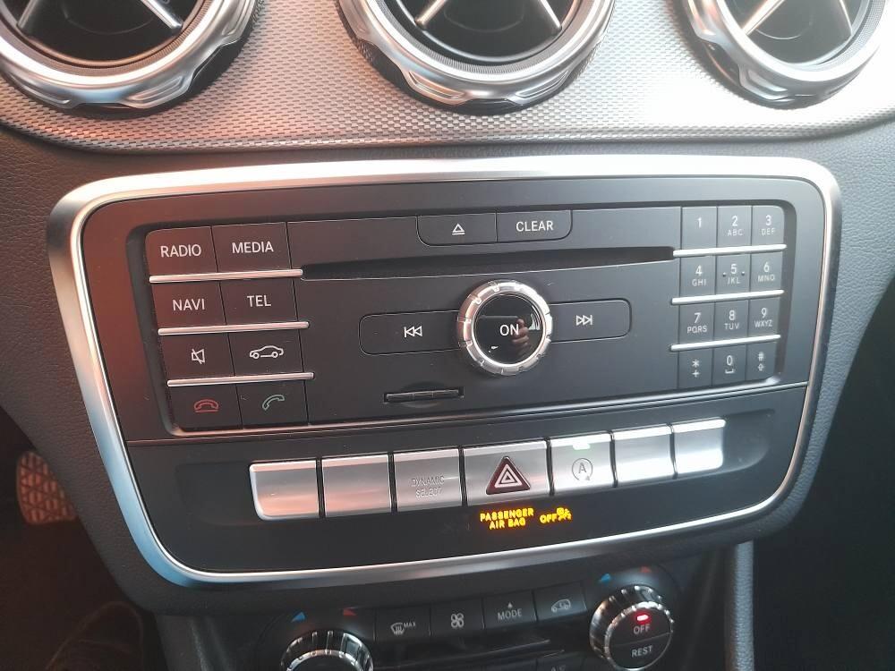 MERCEDES GLA 180 D SPORT