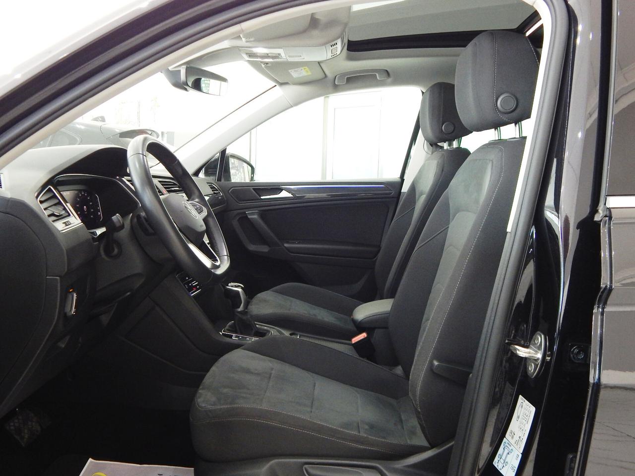 Volkswagen Tiguan 2.0 TDI Elegance 150cv DSG TETTO-NAVI-RADAR-PARK-LED