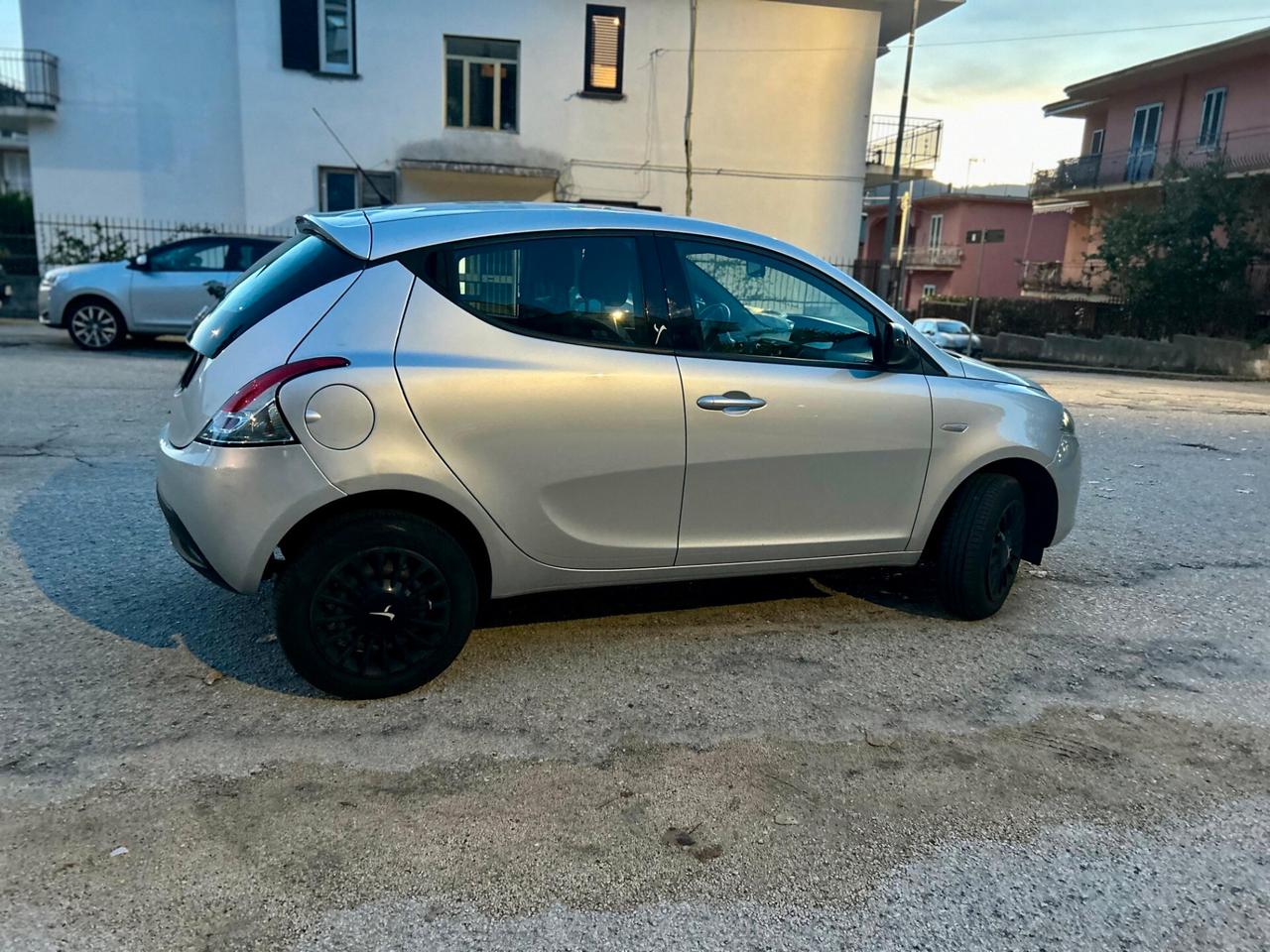 Lancia Ypsilon 0.9 TwinAir 85 CV 5 porte Metano Ecochic Elefantino