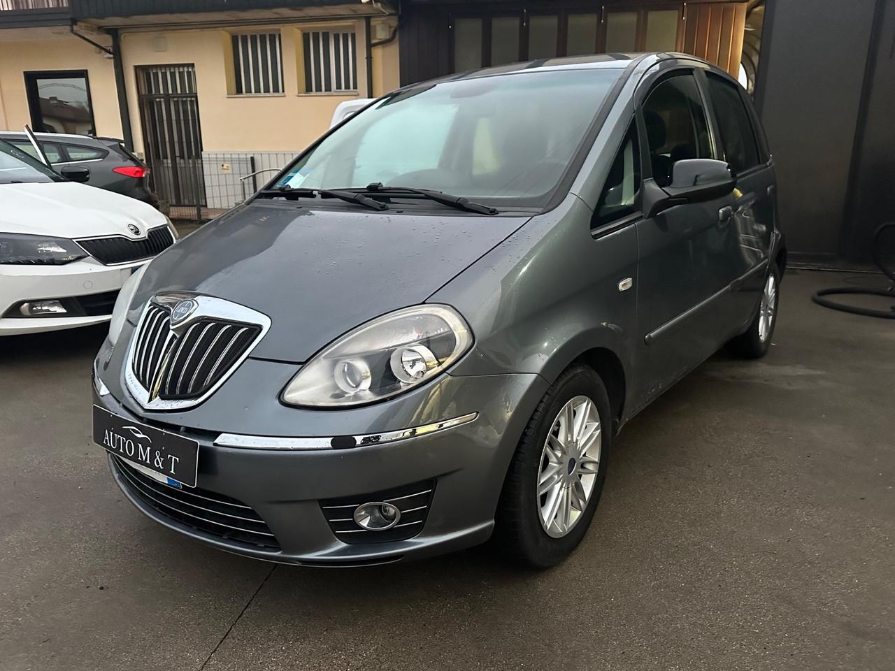 Lancia Ypsilon 1.3 MJT 75 CV Unyca