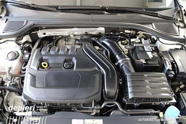 Volkswagen Golf 1.5 eTSI EVO DSG R-Line -MHEV