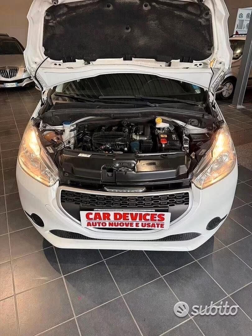 AUTO ITALIANA- PEUGEOT 208 1.0 BENZINA - NEOPATENTATI