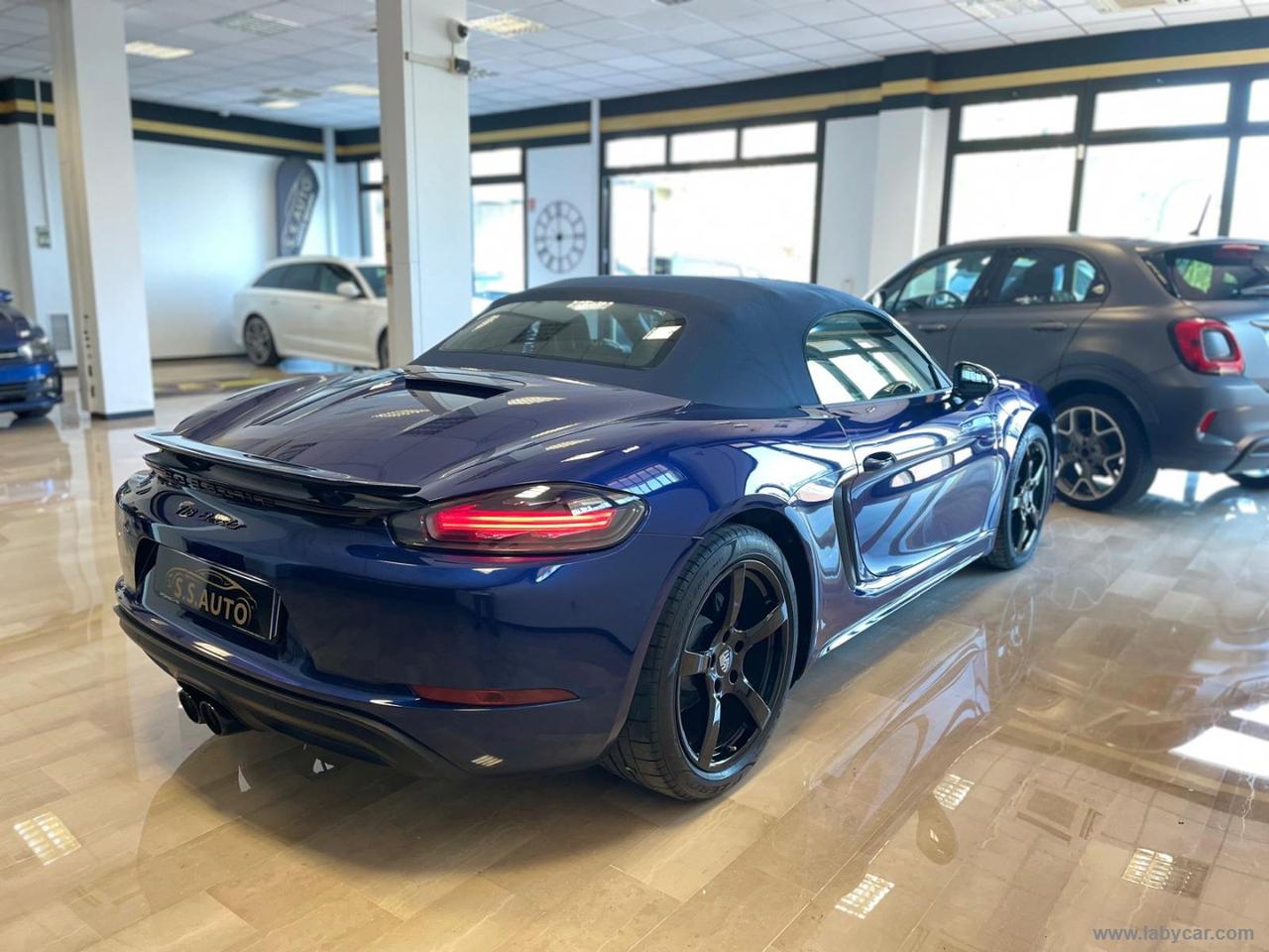 PORSCHE 718 Boxster T