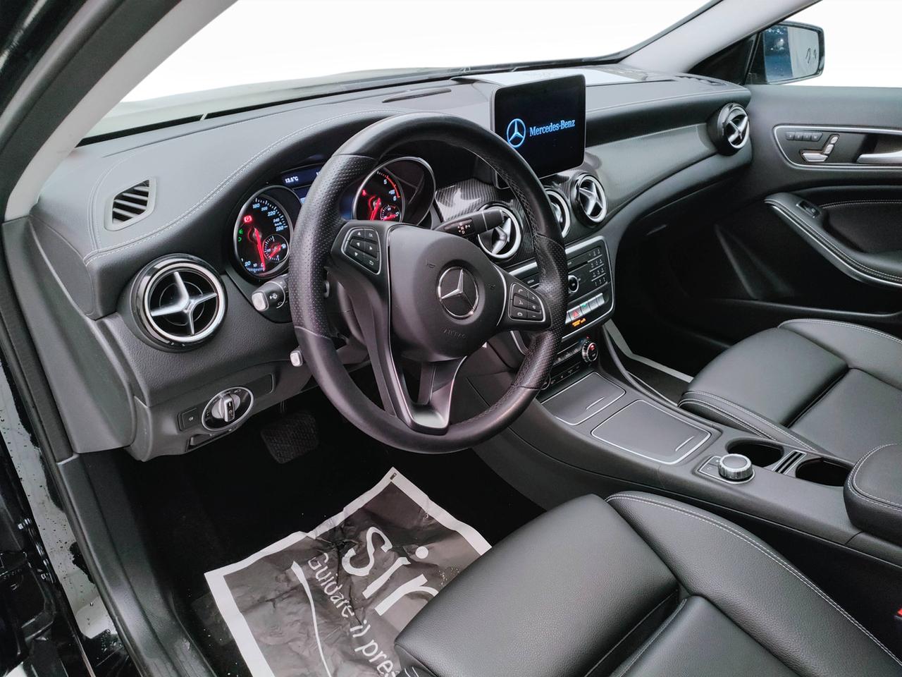 Mercedes-Benz GLA-X156 2017 - GLA 200 d Night Edition 4matic auto