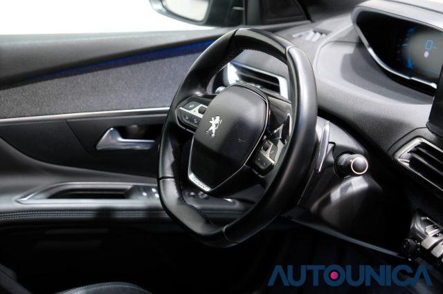 PEUGEOT 3008 HYBRID4 300 E-EAT8 ALLURE PACK