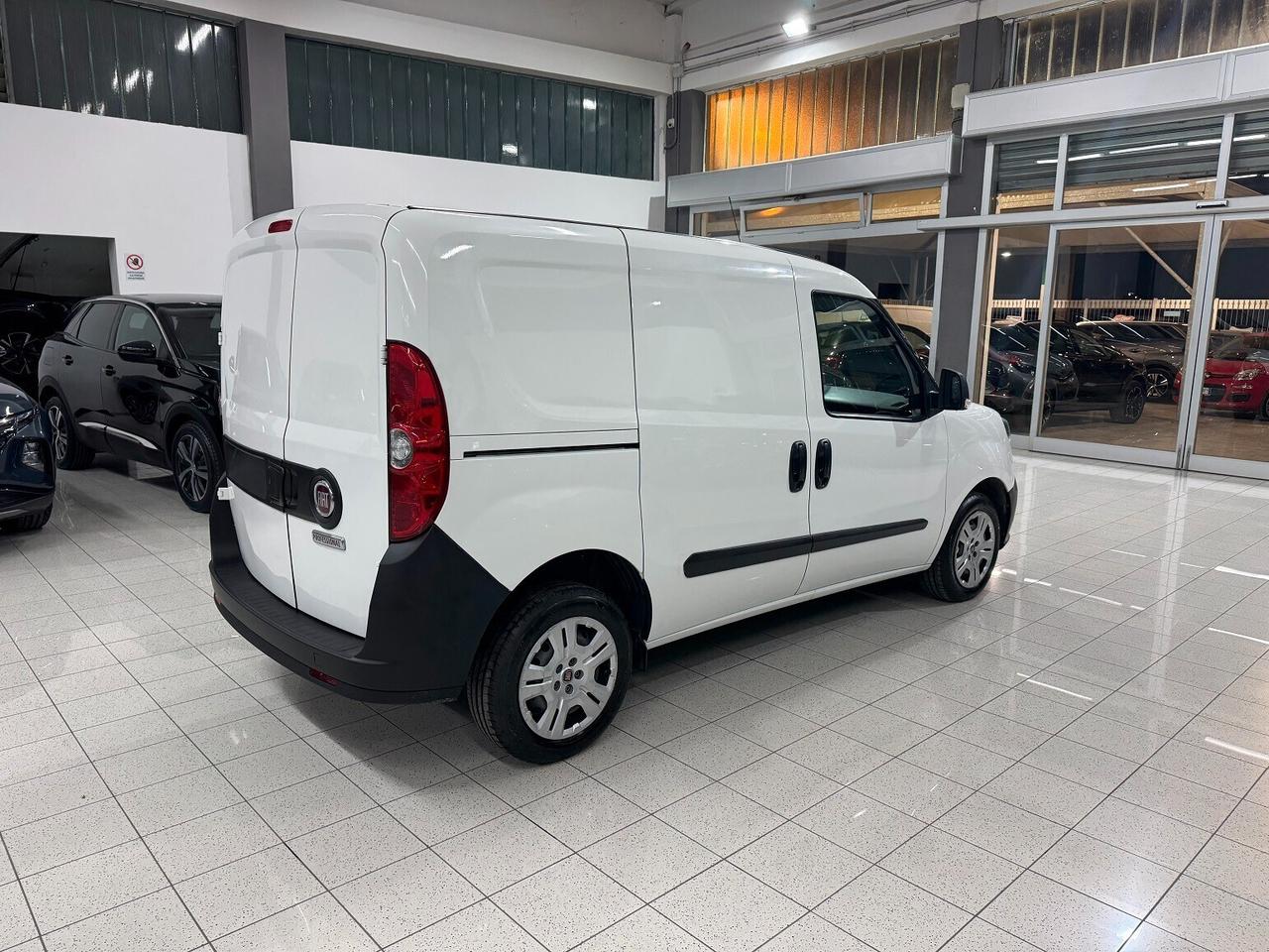 Doblò 1.6 MJT Lounge PORTA LATERALE PARI NUOVO!!!!!