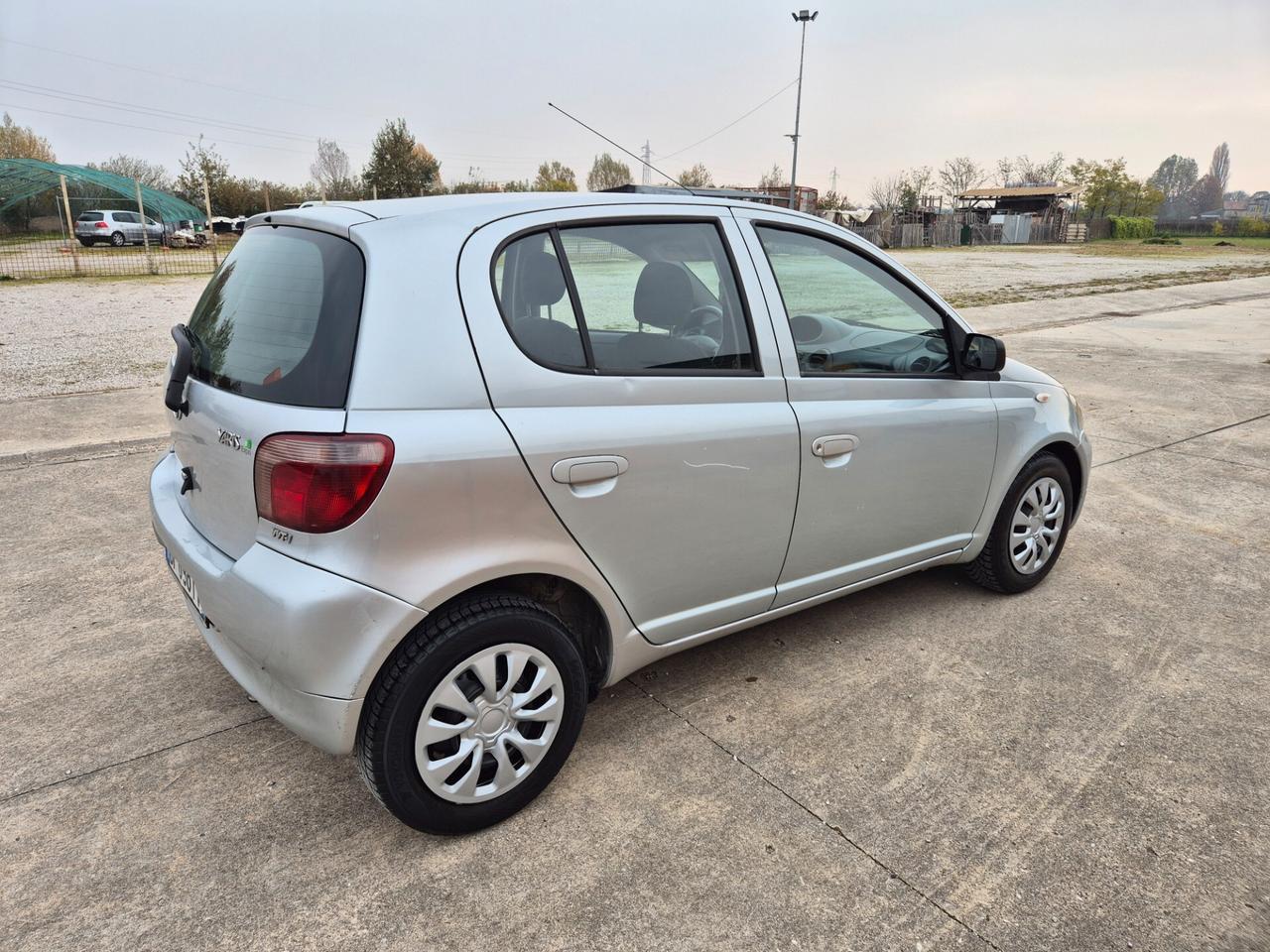 Toyota Yaris 1.0i 16V cat 5 porte neopatentati