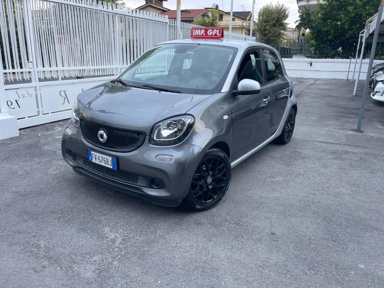 Smart ForFour cil. 1.0 GPL ANNO 2018 MODELLO PASSION CAMBIO AUTOMATICO.