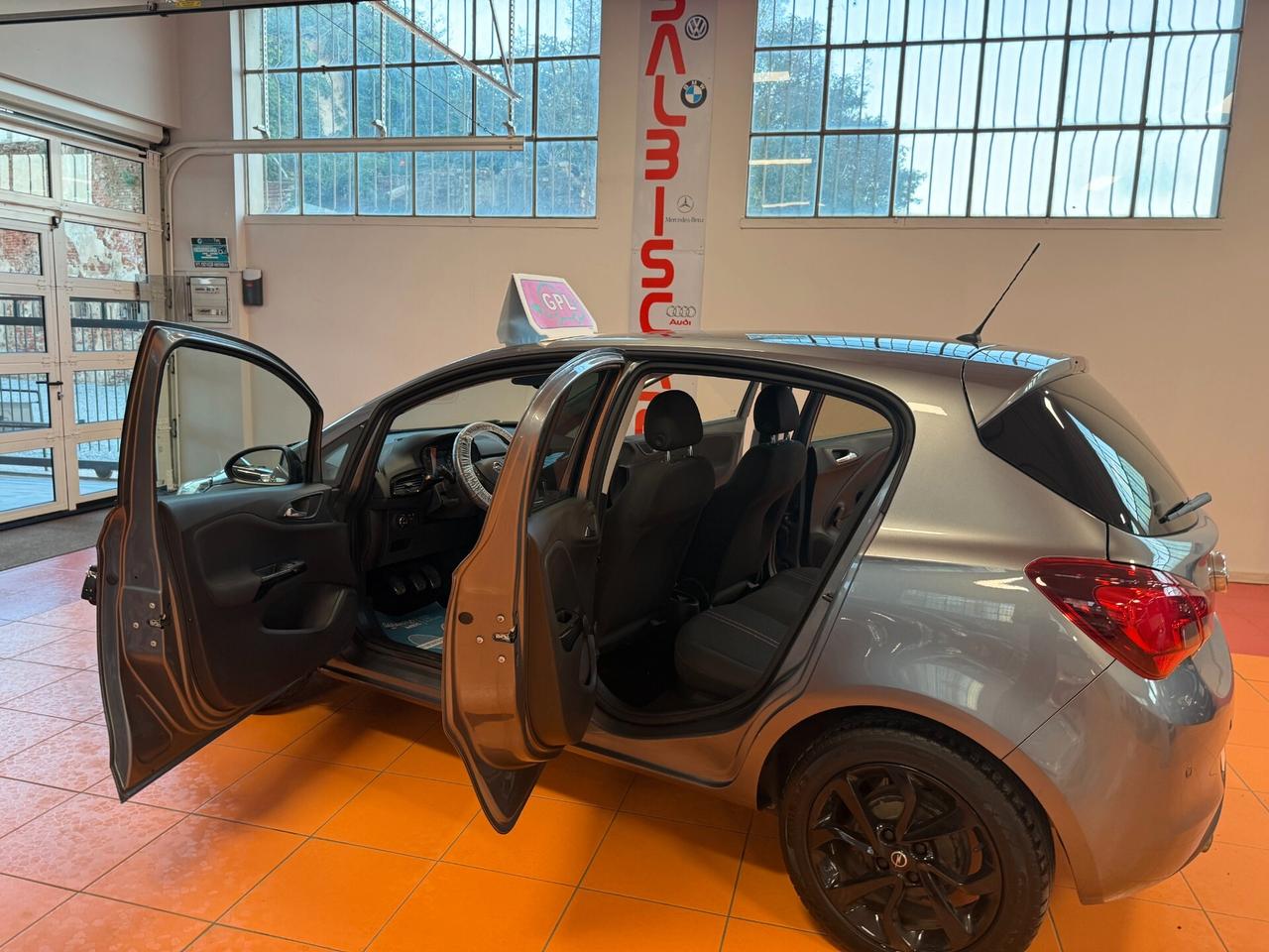 Opel Corsa 1.4 90CV GPL Tech 5 porte Black Edition