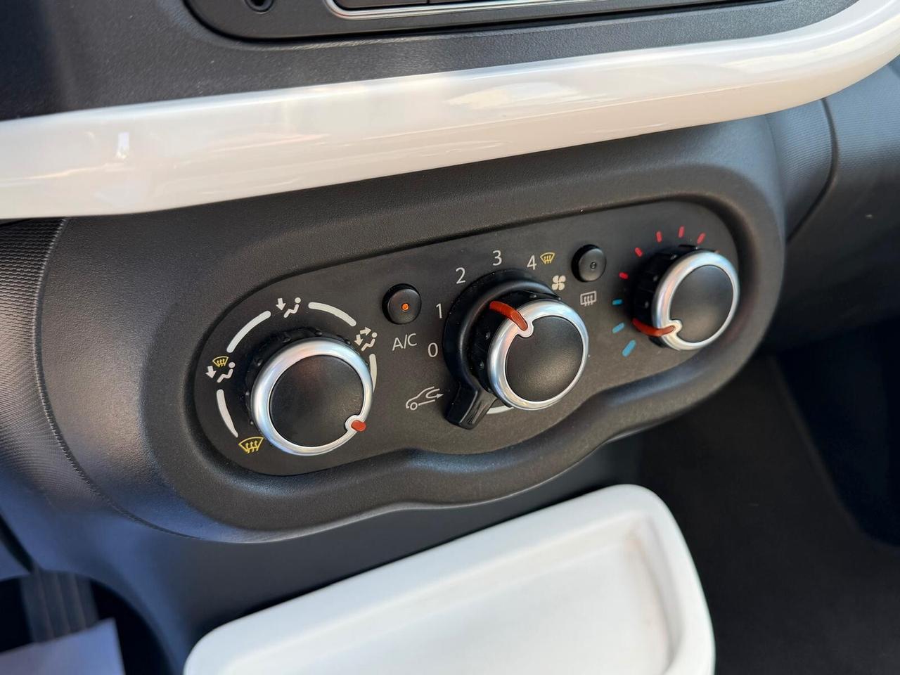 Renault Twingo 1.0 SCe 69Cv Intens - neopatentati