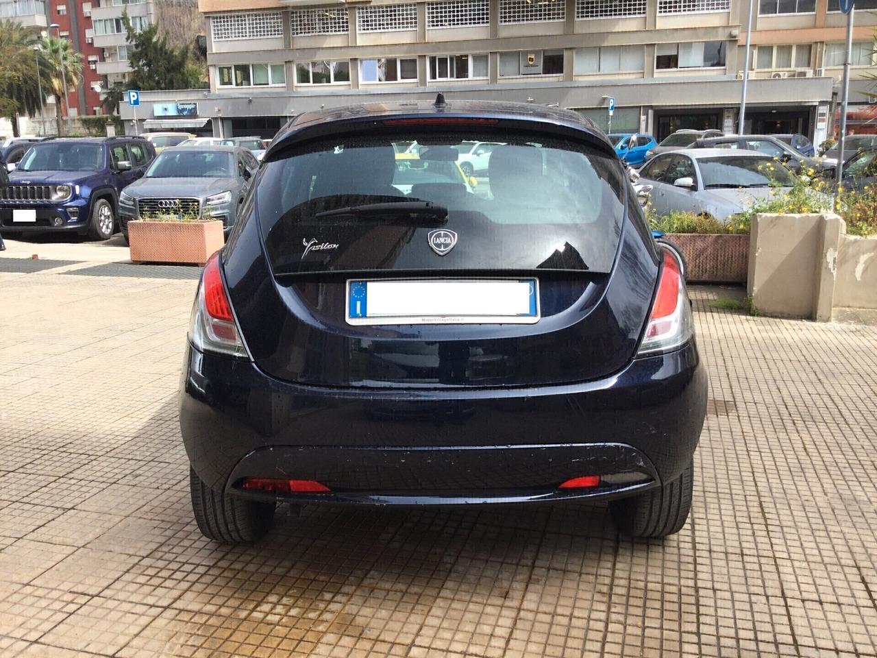 Lancia Ypsilon 1.2 69 CV 5 porte Silver