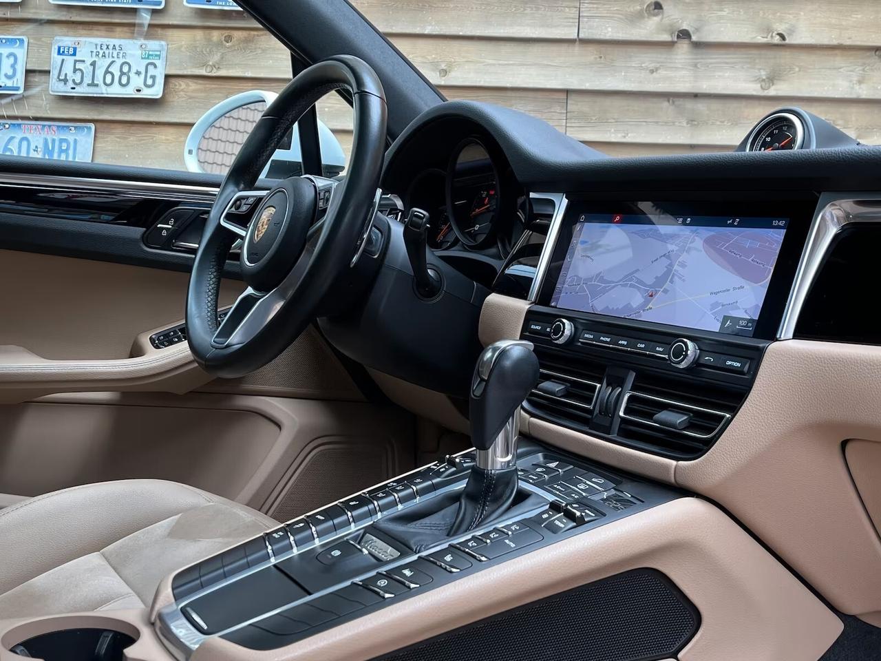 Porsche Macan 2.0 TETTO Navi LED SPORT CHRONO