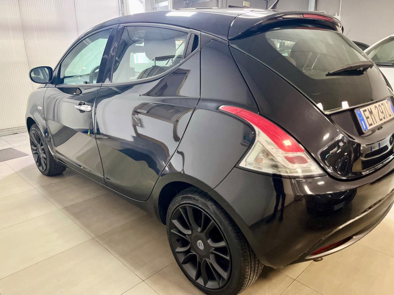 Lancia Ypsilon 1.2 69 CV 5 porte S&S Platinum
