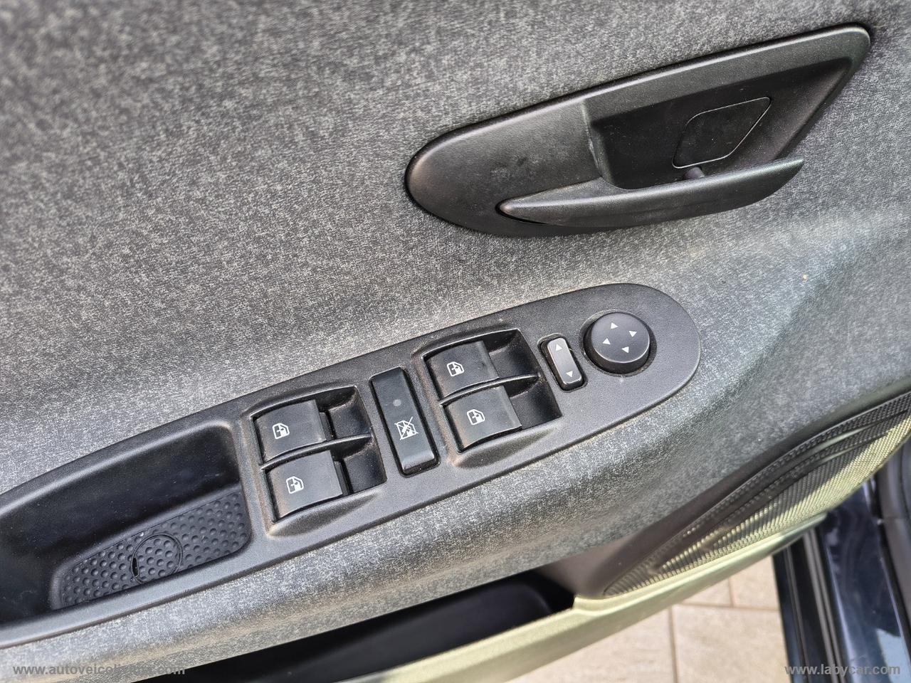 LANCIA Ypsilon 1.2 69 CV 5p. GPL Ecochic BLACK&NOIR