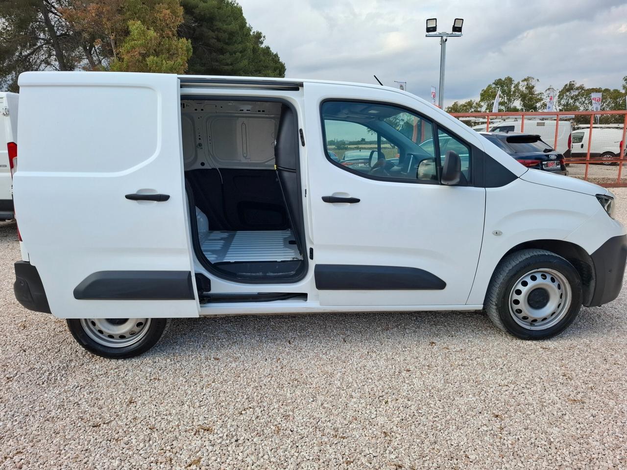 Peugeot Partner BlueHDi 100cv 3 POSTI - 1000Kg di PORTATA