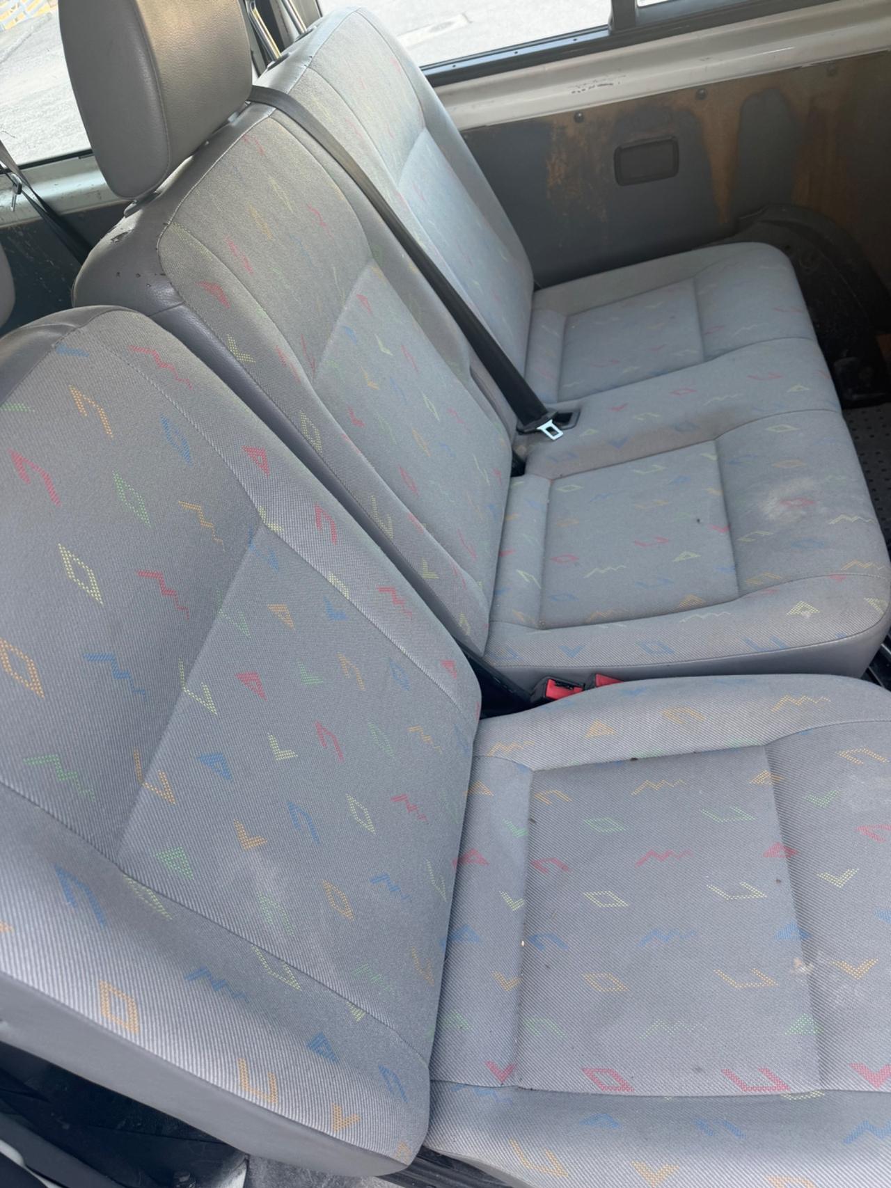 Volkswagen Transporter 2.5 TDI anno 2006 9 posti