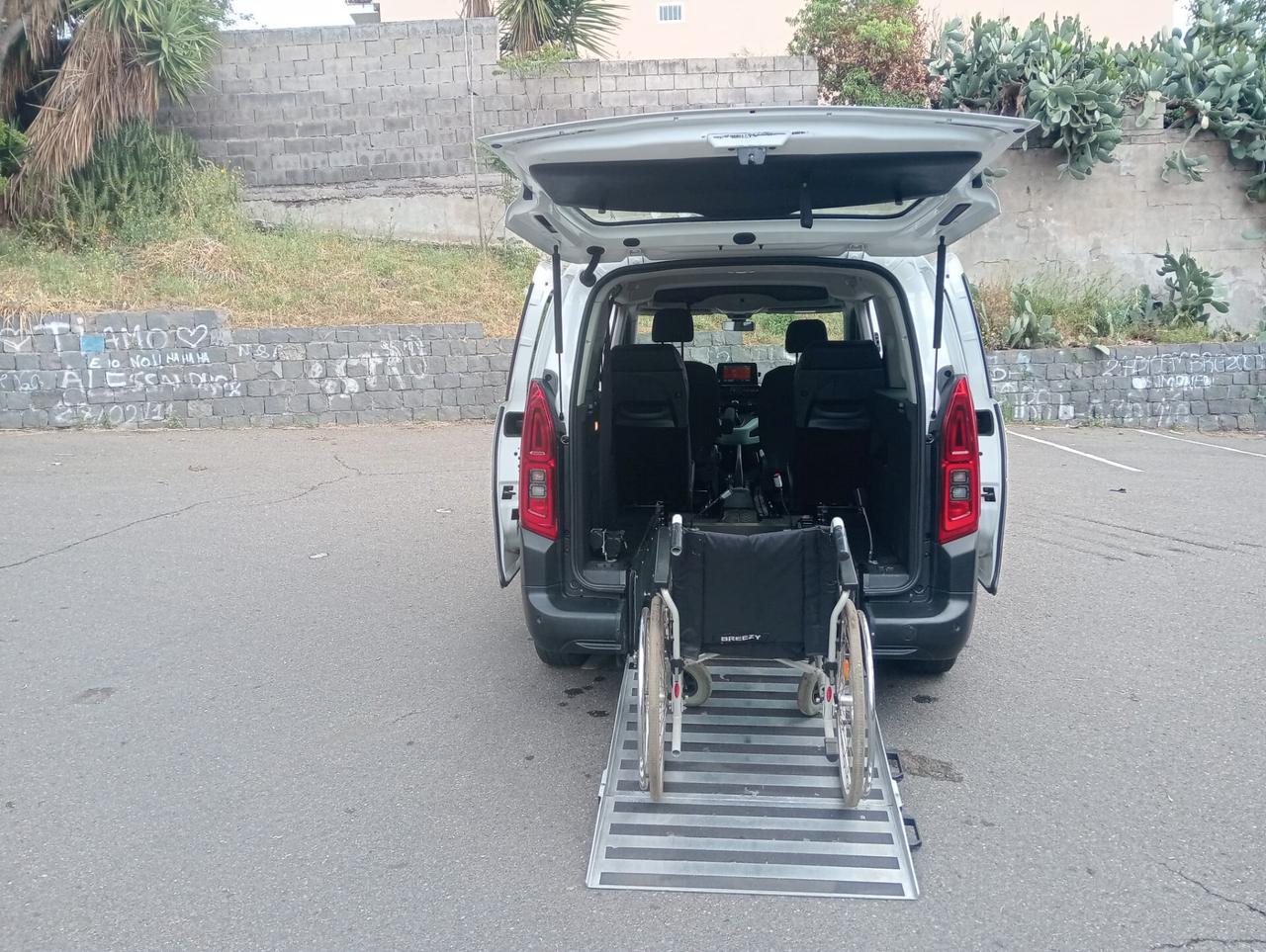Citroen Berlingo Pianale ribassato con rampa disabili in carrozzina