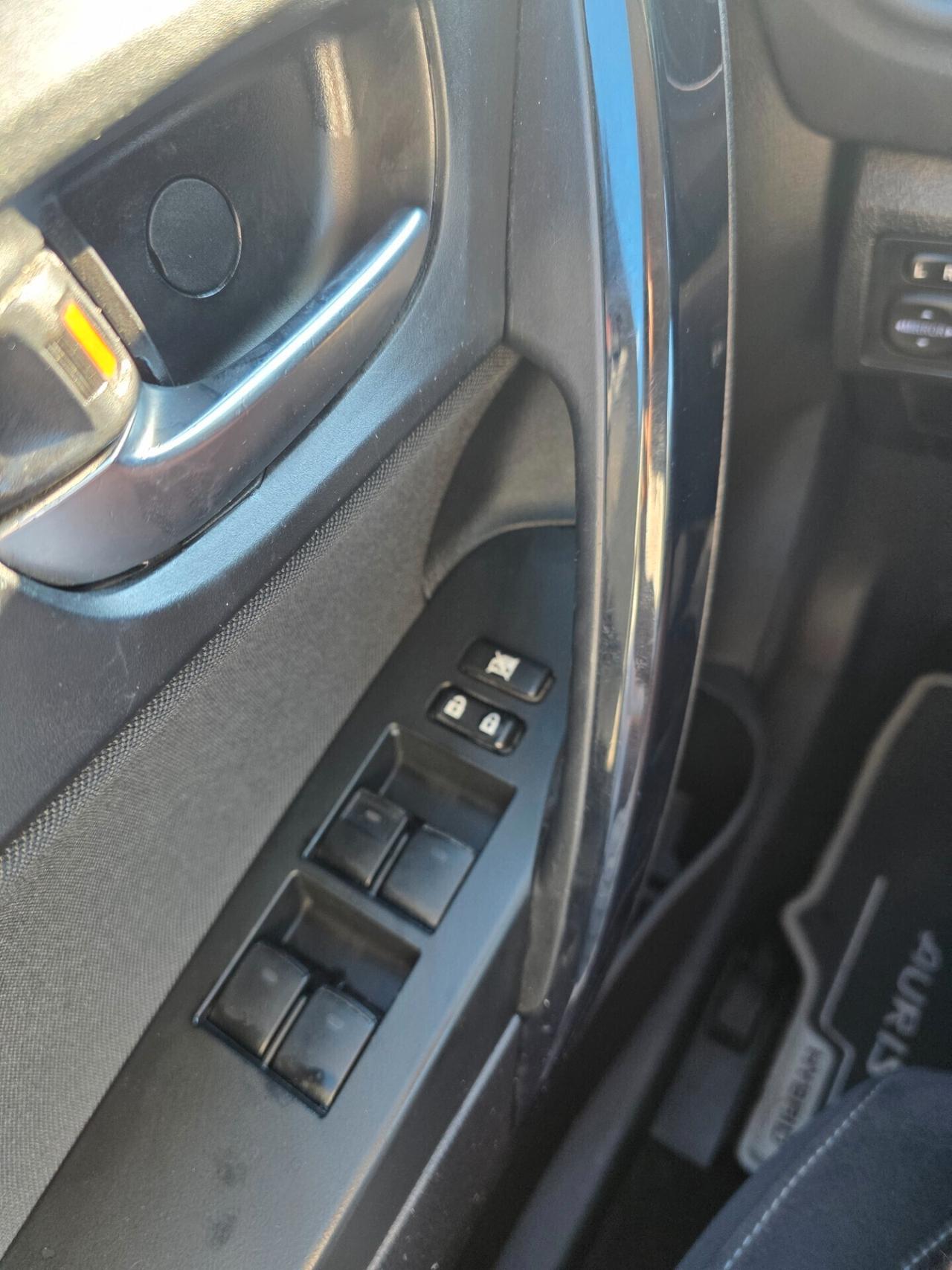 Toyota Auris 1.8 Hybrid Business