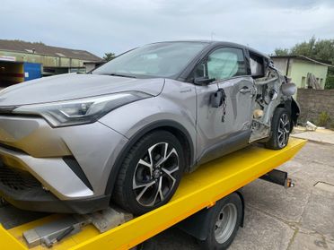 Toyota C-HR 1.8 Hybrid E-CVT SINISTRATA